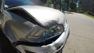 Женская авария- с бантиком.