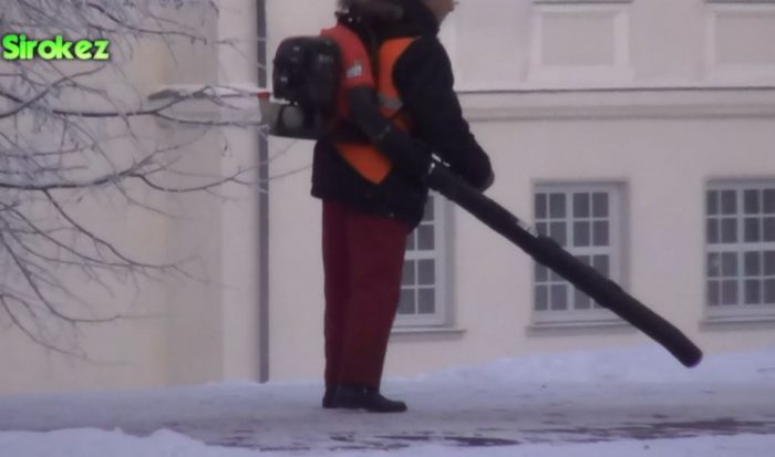 Уборка снега.