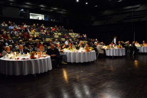 В волосах седина, в годах -золото