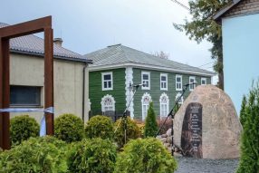 РОД КУКЛЯ. Памятный камень.