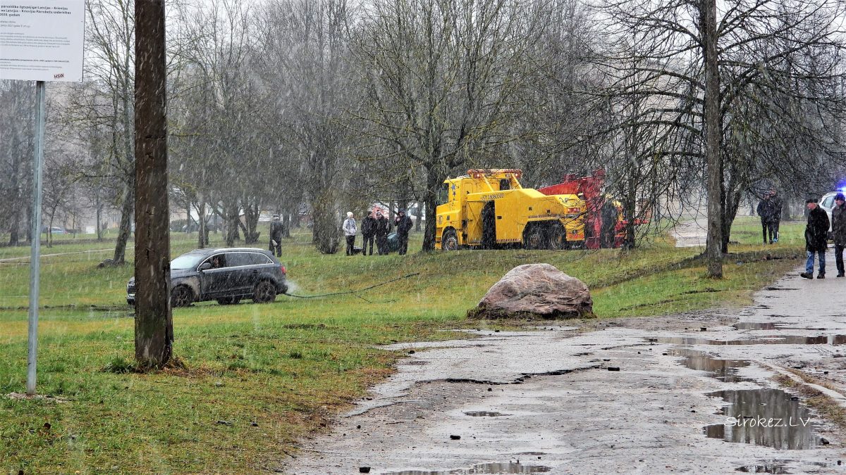 А после  Рождества пошёл снег