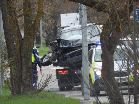 Почти в полдень на перекрёстке
