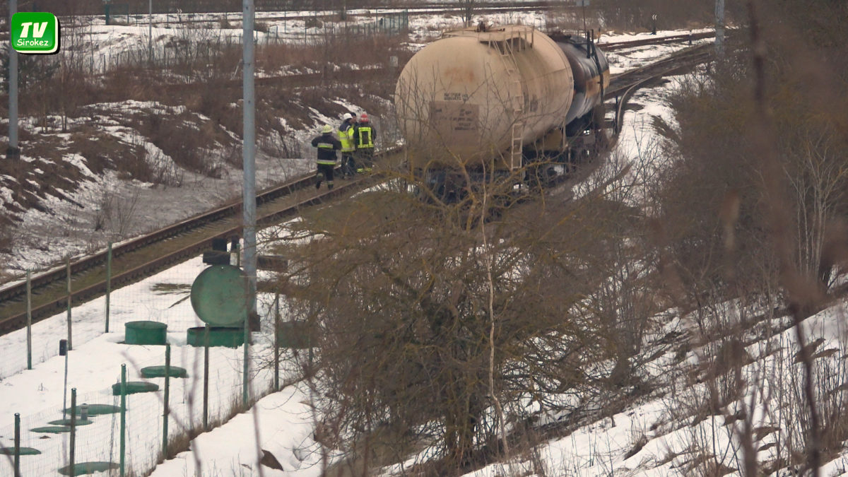 А город подумал — ученья идут