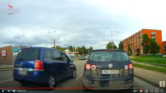 Агрессивно до боли в глазах